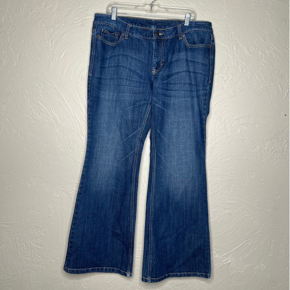 Old Navy The Diva Flare Jeans Women's Size 18 Low Rise Stretch Blue Denim